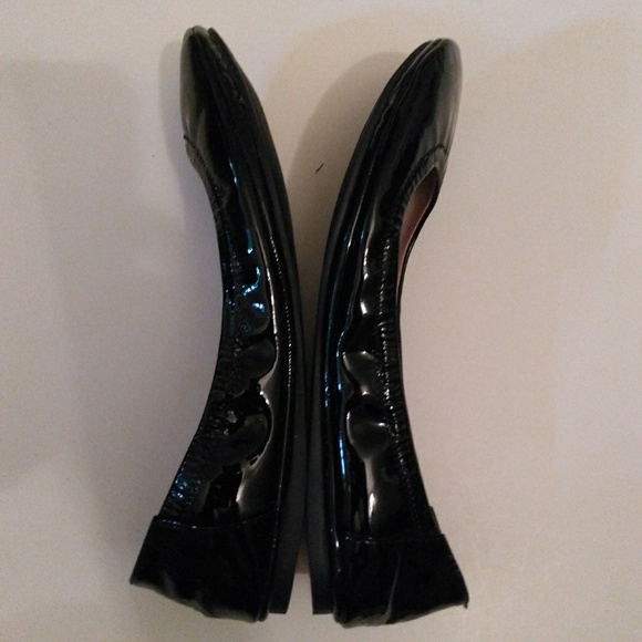 Vince Camuto Patent Black Flats - Picture 2 of 5